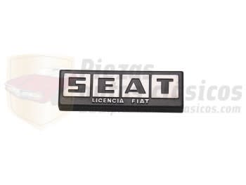 Anagrama Seat Licencia Fiat (Plástico fondo blanco)(88 X 26 MM)